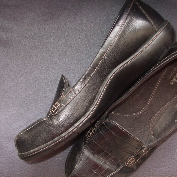 CLARKS BENDABLES REPTILE-STAMPED LOAFERS - Picture 6 of 7